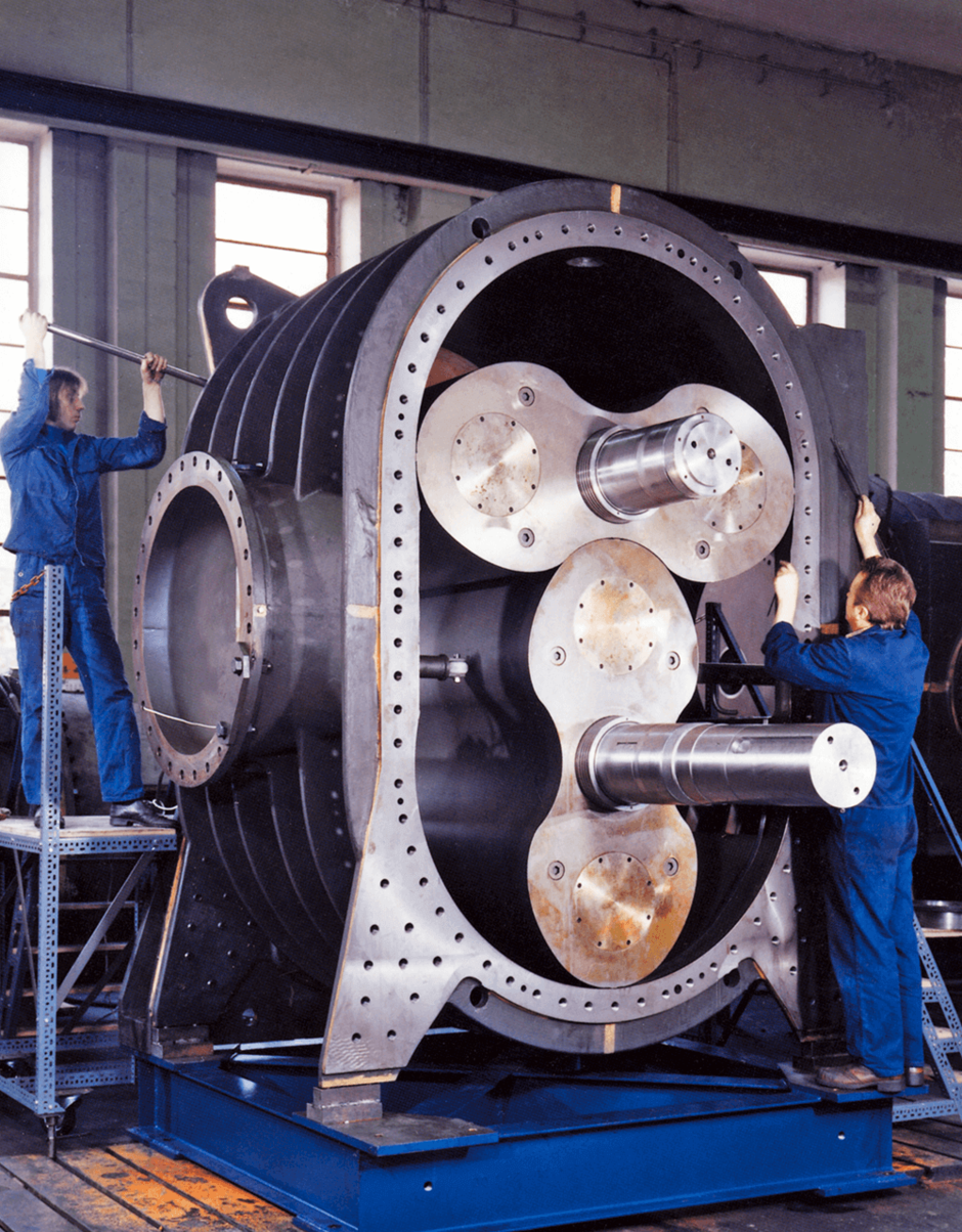 The world’s largest positive displacement blower (conveying volume 84.000 m³/h) built for steel production. Up to now totally 150 blowers of this type were manufactured and are used worldwide. The world’s largest positive displacement blower (conveying volume 84.000 m³/h) built for steel production. Up to now totally 150 blowers of this type were manufactured and are used worldwide. Formation of the subsidiary Aerzen Nederland BV.