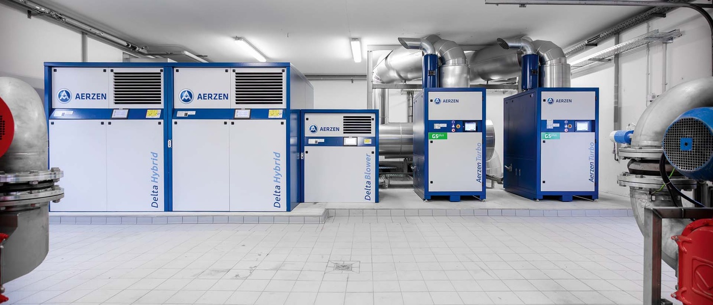 Two Delta Hybrids, one Delta Blower and two Aerzen Turbos ensure the optimum oxygen supply in the aeration tanks. Depending on utilisation, they are switched by AERsmart in combination or as an individual solution so that the best energy solution for aeration is achieved.