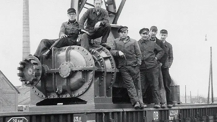 AERZEN's 5,000th positive displacement blower shipped by railway in 1897, boosting growth