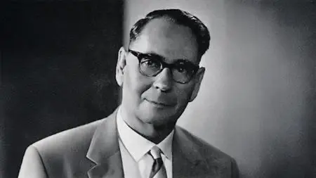 Karlheinrich Heller takes over AERZEN management in 1941, initiating screw compressor development