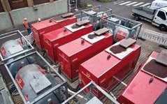 Dieselmotoren und Dieseltanks Blick auf die Dieselmotoren und die Tanks für Dieselkraftstoff
