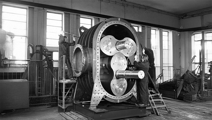 The world’s largest positive displacement blower (conveying volume 84.000 m³/h) built for steel production. Up to now totally 150 blowers of this type were manufactured and are used worldwide. Formation of the subsidiary Aerzen Nederland BV.