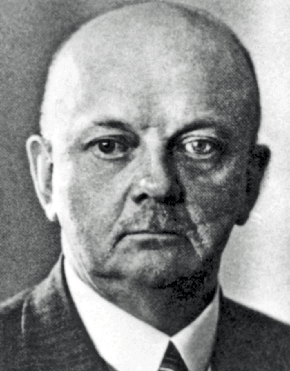 هيرمان آلشتادت - أصبح المدير العام والشريك الأول في عام 1907.