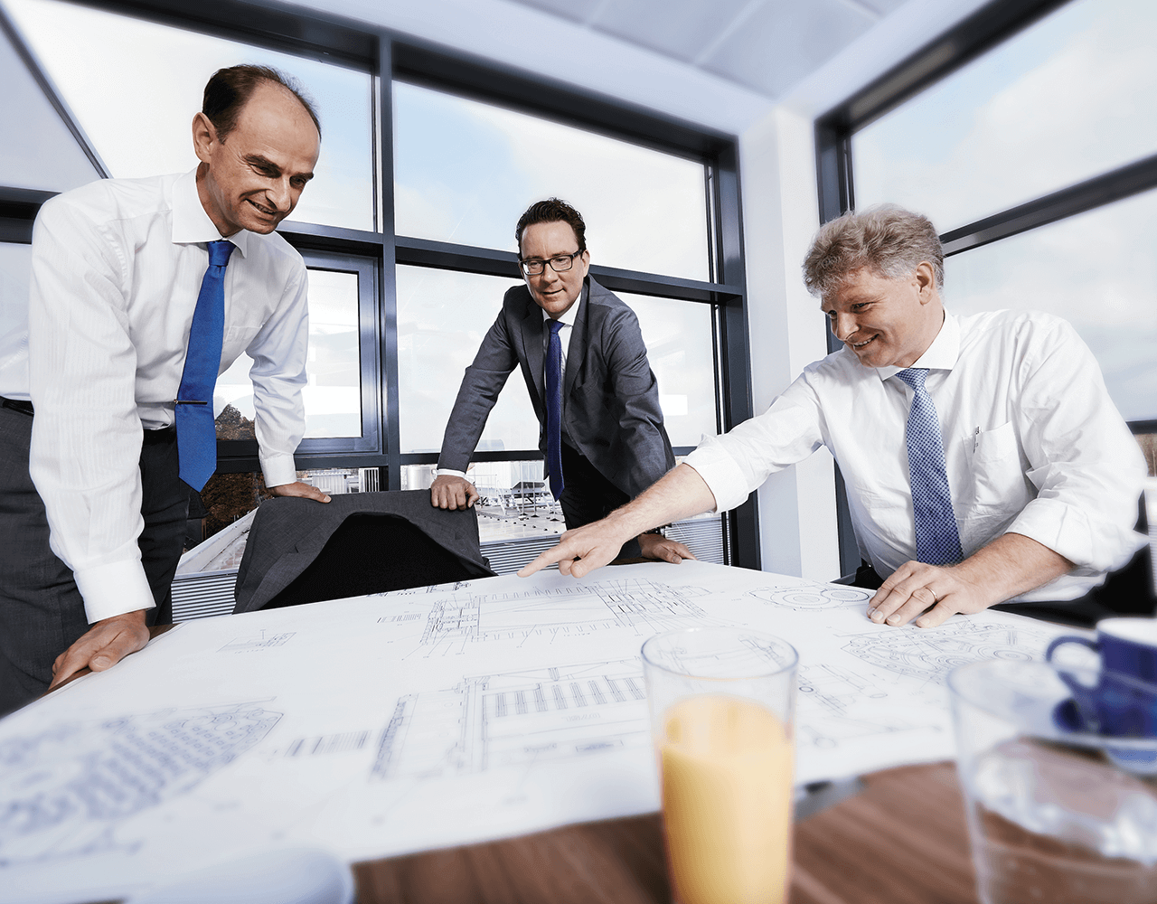 Klaus-Hasso Heller, the Master of Business and Engineering Bernd Wöhlken and engineer Björn Irtel at the planning of new AERZEN projects